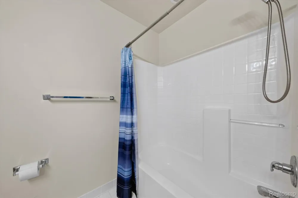 12106 Addington Drive Commerce Charter Township, MI 48390