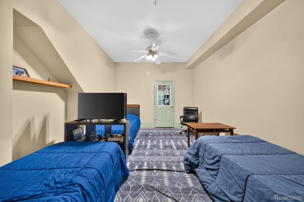 12106 Addington Drive Commerce Charter Township, MI 48390