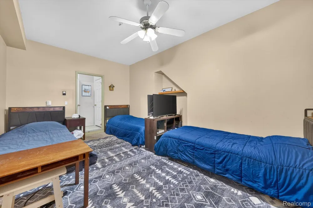 12106 Addington Drive Commerce Charter Township, MI 48390