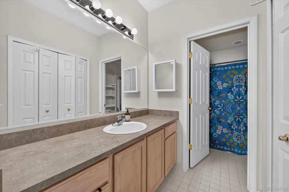 12106 Addington Drive Commerce Charter Township, MI 48390