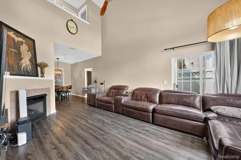 12106 Addington Drive Commerce Charter Township, MI 48390