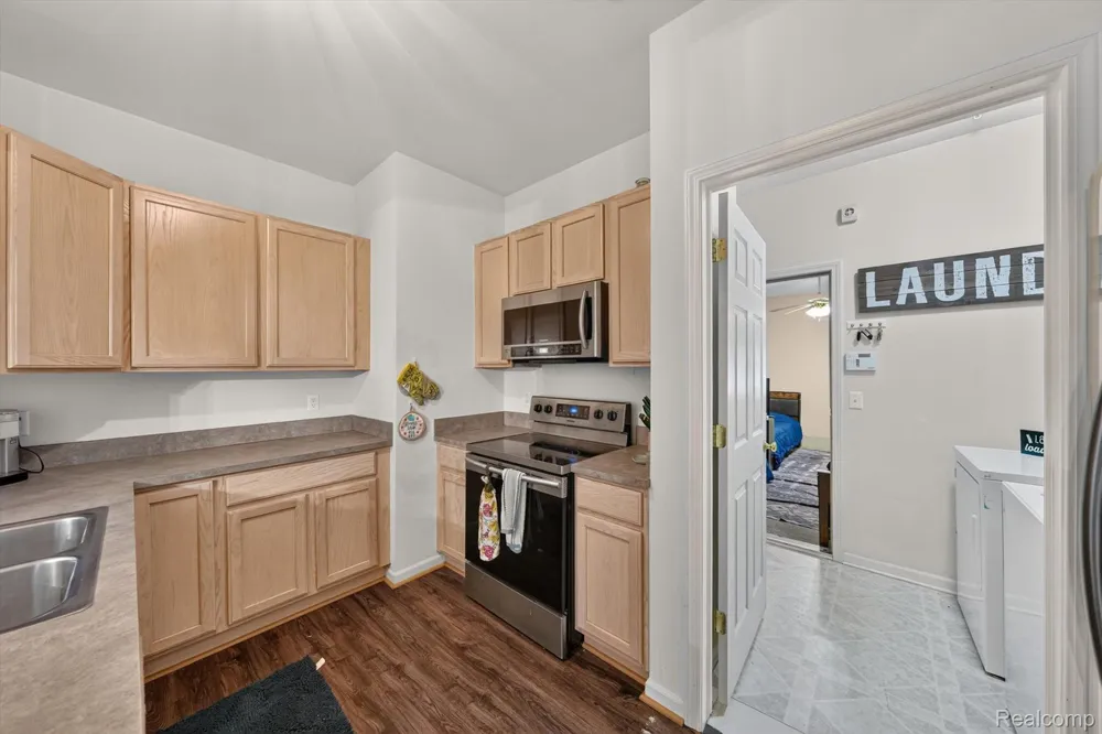 12106 Addington Drive Commerce Charter Township, MI 48390