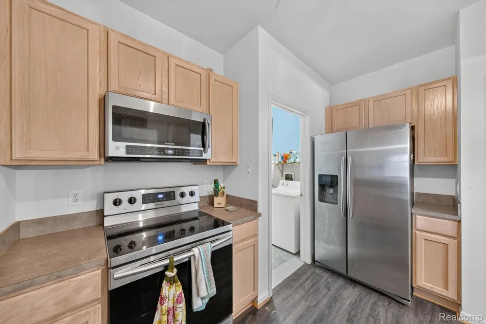 12106 Addington Drive Commerce Charter Township, MI 48390