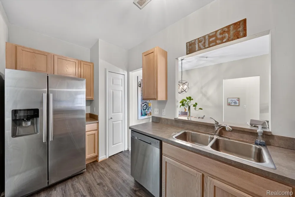 12106 Addington Drive Commerce Charter Township, MI 48390