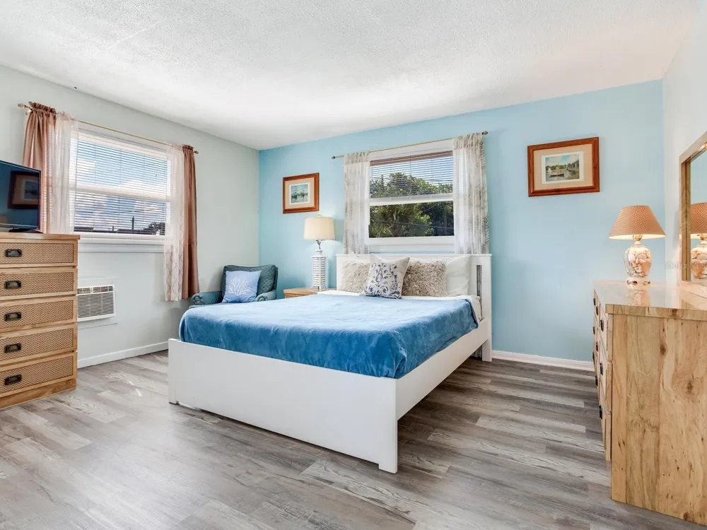 120 93RD AVENUE Treasure Island, FL 33706