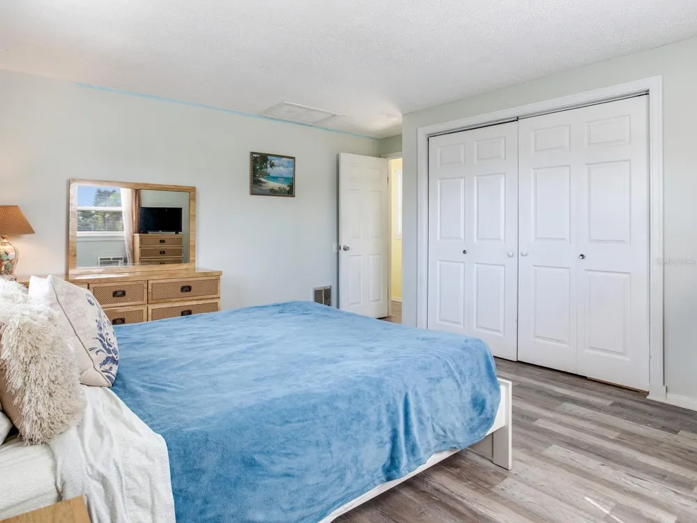 120 93RD AVENUE Treasure Island, FL 33706