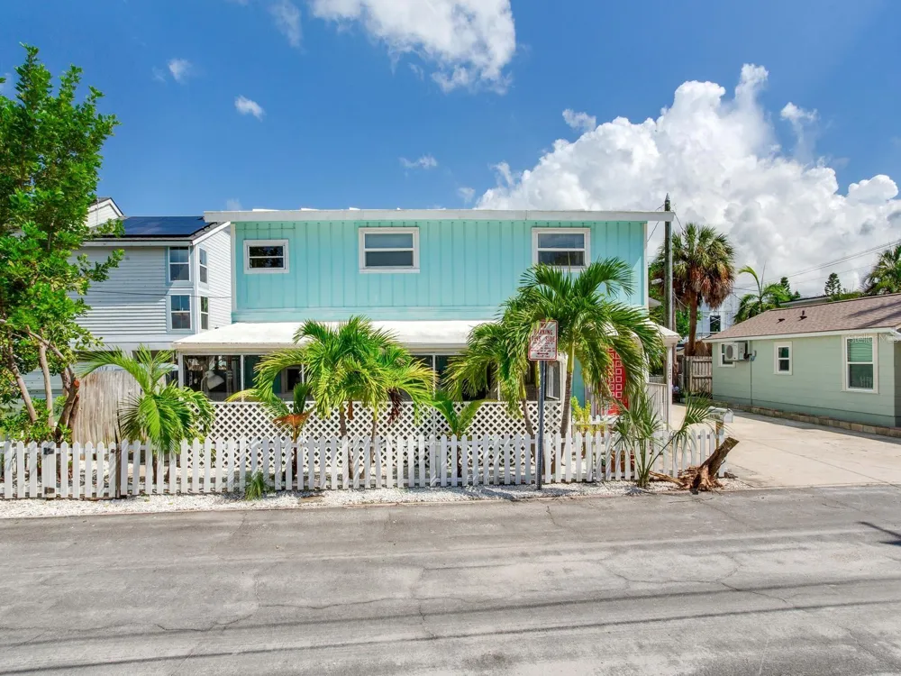 120 93RD AVENUE Treasure Island, FL 33706