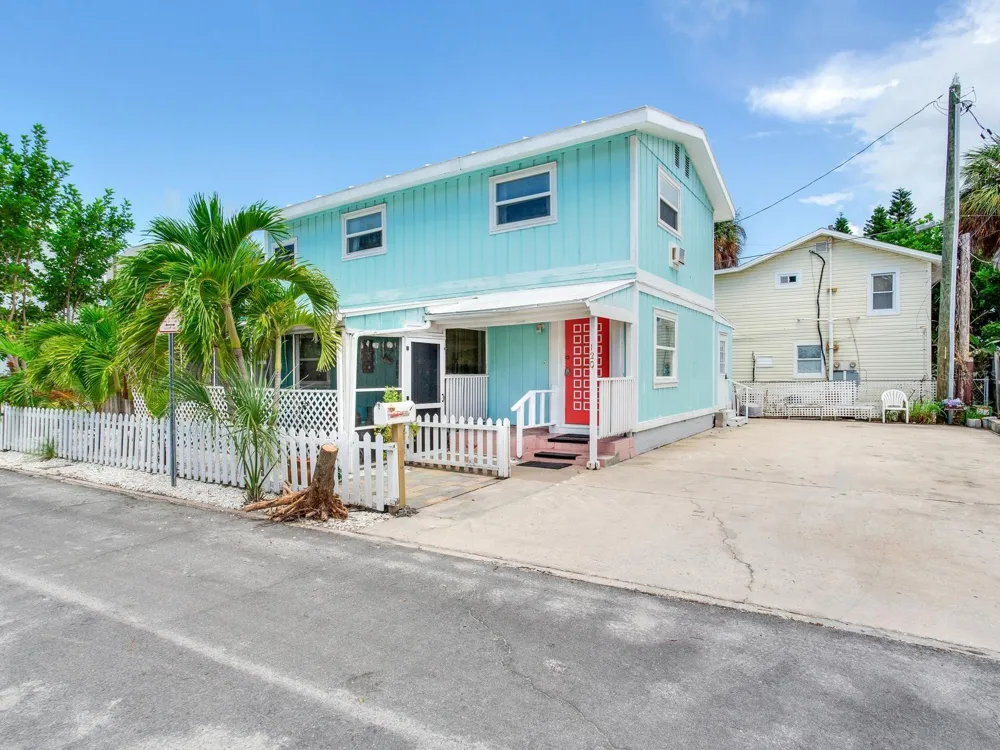120 93RD AVENUE Treasure Island, FL 33706