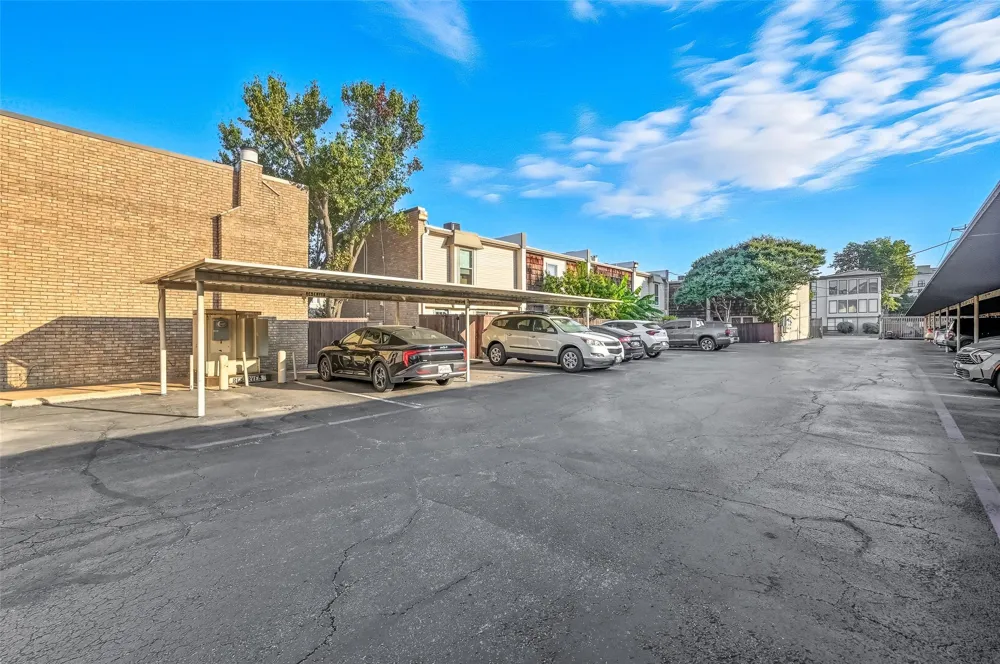 2702 Douglas Avenue #121 Dallas, TX 75219