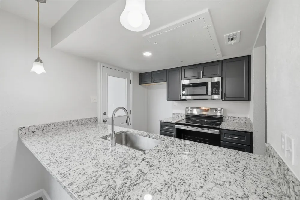 2702 Douglas Avenue #121 Dallas, TX 75219