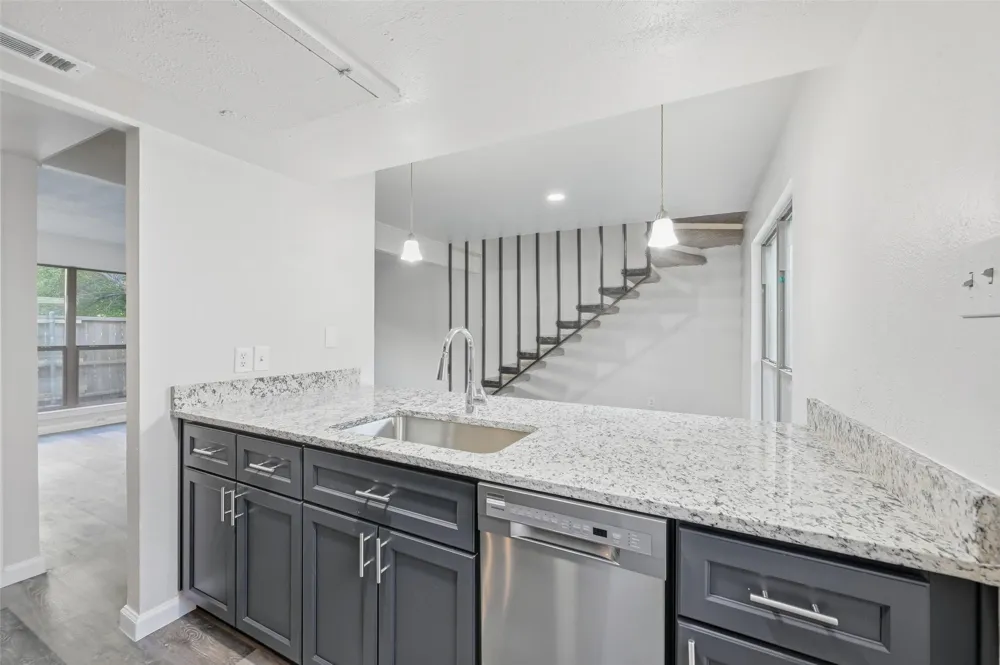 2702 Douglas Avenue #121 Dallas, TX 75219