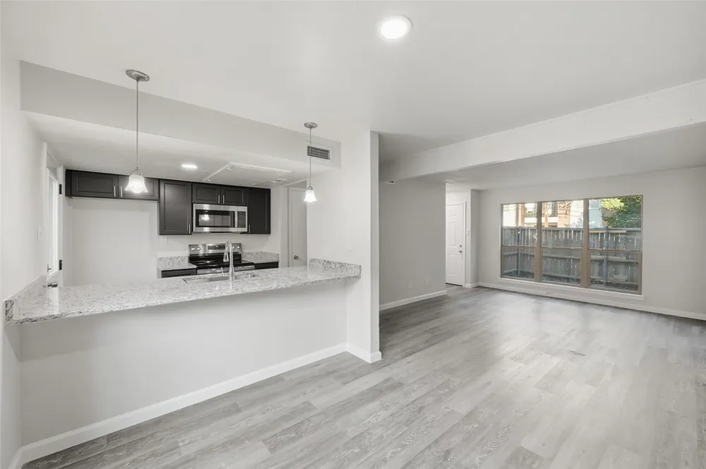 2702 Douglas Avenue #121 Dallas, TX 75219