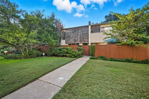 2702 Douglas Avenue #121