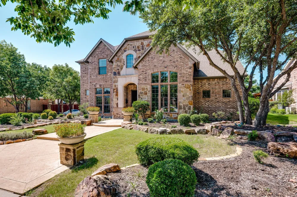 2254 Magic Mantle Drive Lewisville, TX 75056
