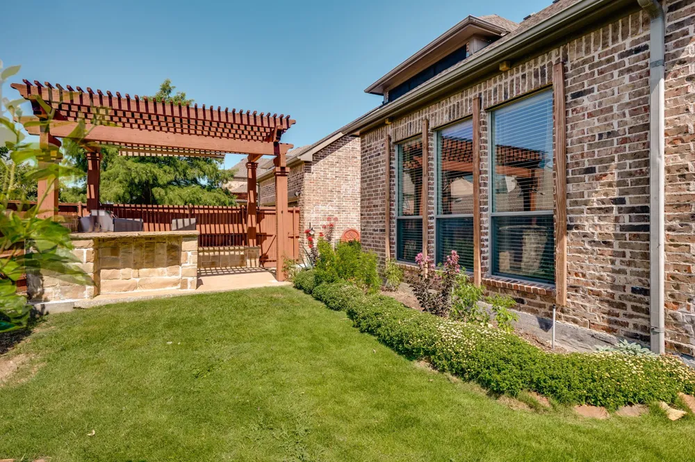 2254 Magic Mantle Drive Lewisville, TX 75056