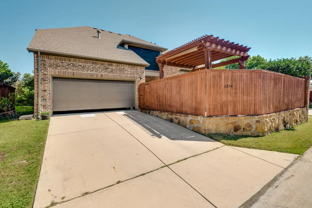 2254 Magic Mantle Drive Lewisville, TX 75056