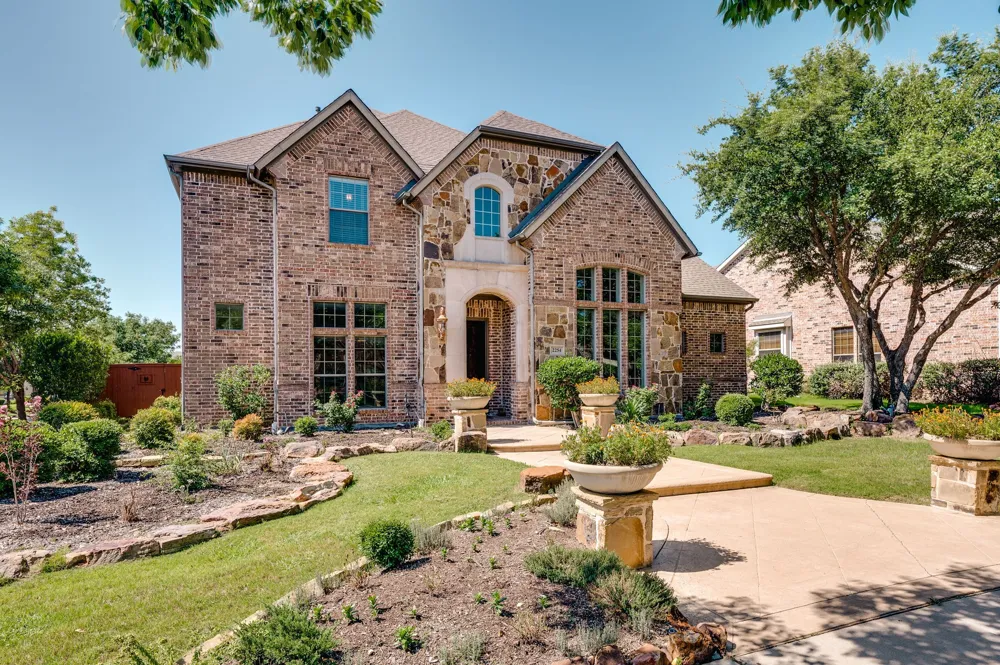 2254 Magic Mantle Drive Lewisville, TX 75056