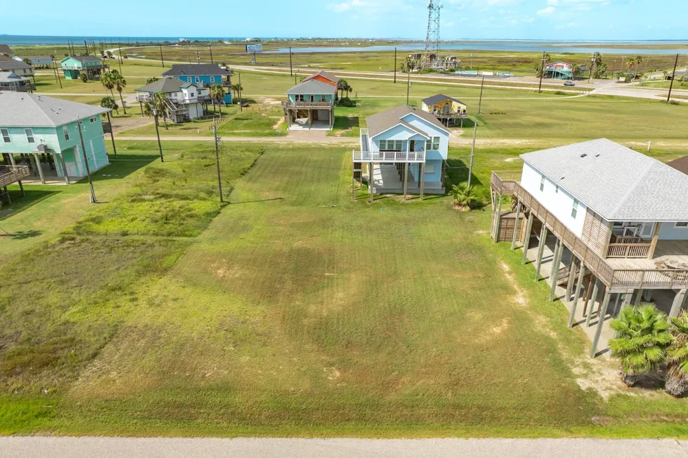 19 Jolly Roger Dr Freeport, TX 77541