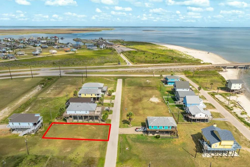 18 Jolly Roger Dr Freeport, TX 77541