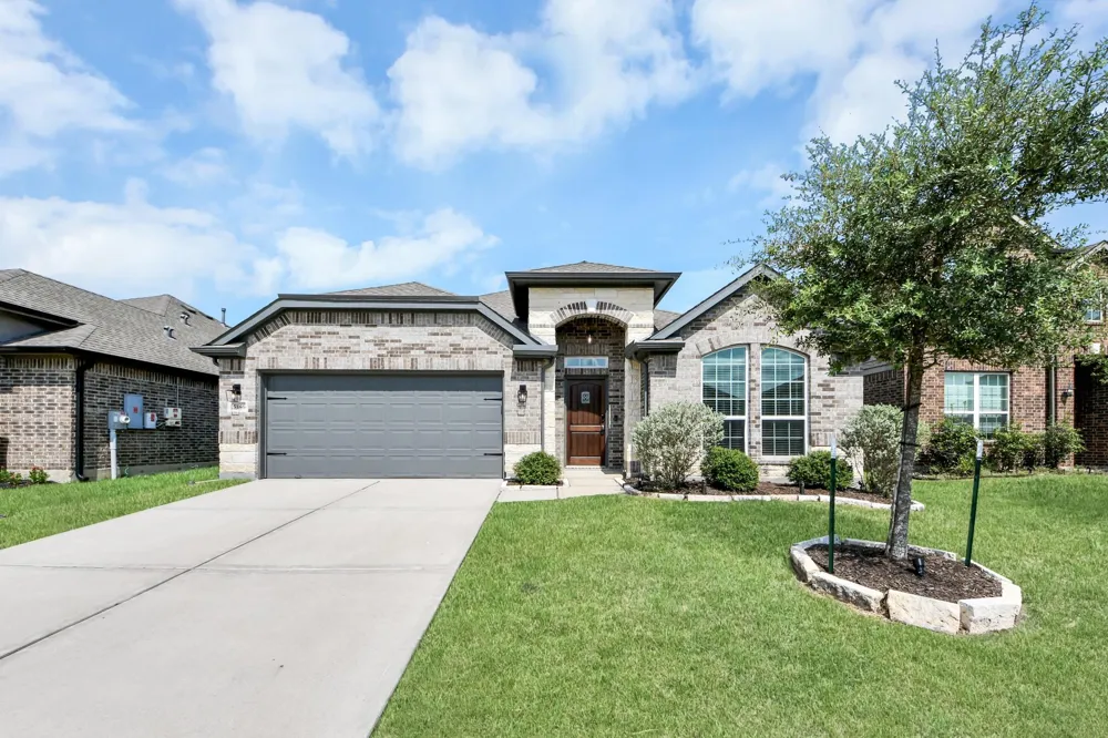 5186 Dry Hollow Drive Alvin, TX 77511