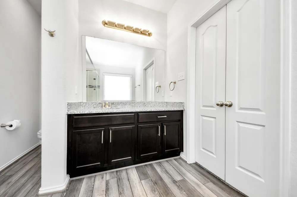 5186 Dry Hollow Drive Alvin, TX 77511