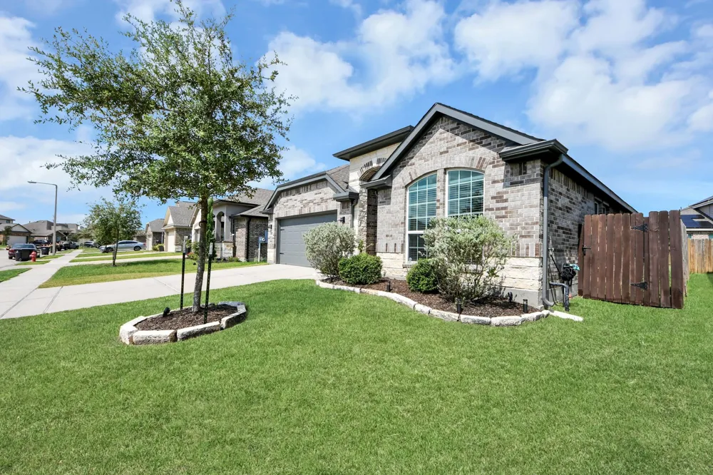 5186 Dry Hollow Drive Alvin, TX 77511