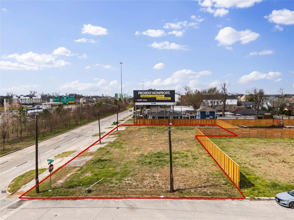 1025 Loop Houston, TX 77022