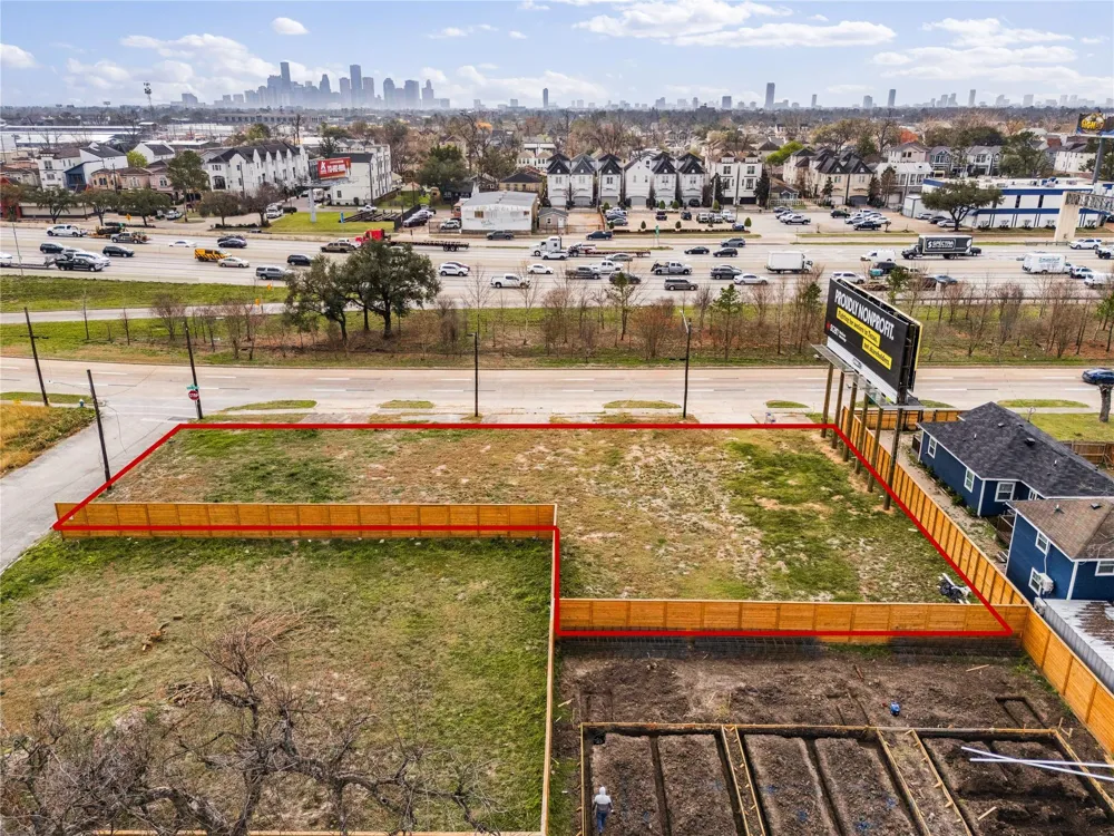 1025 Loop Houston, TX 77022