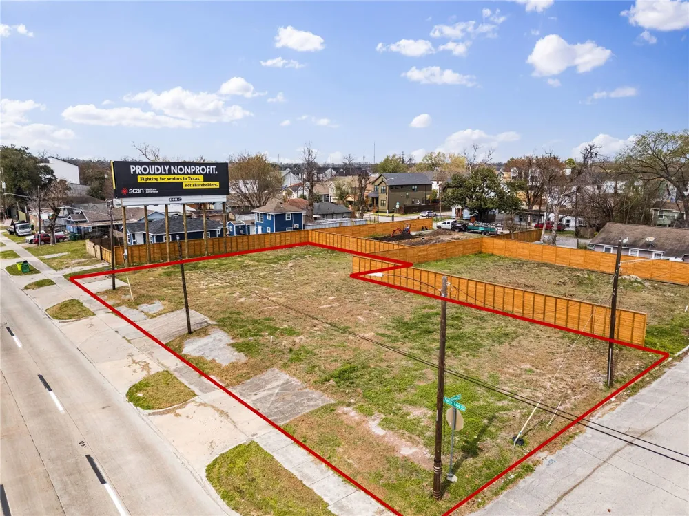 1025 Loop Houston, TX 77022