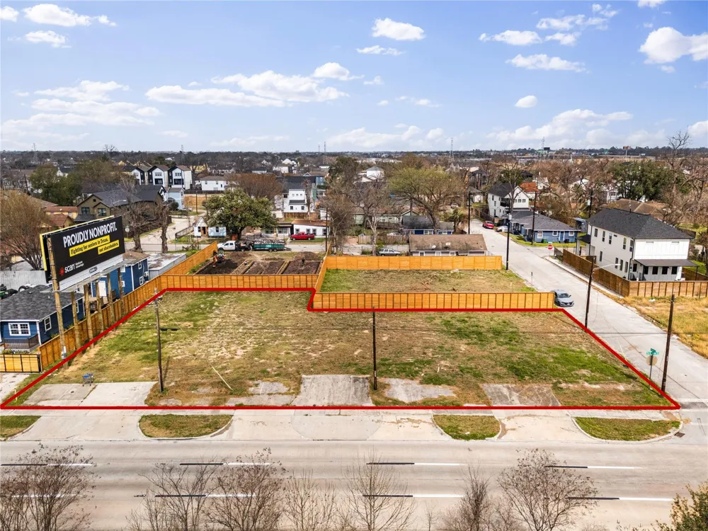 1025 Loop Houston, TX 77022