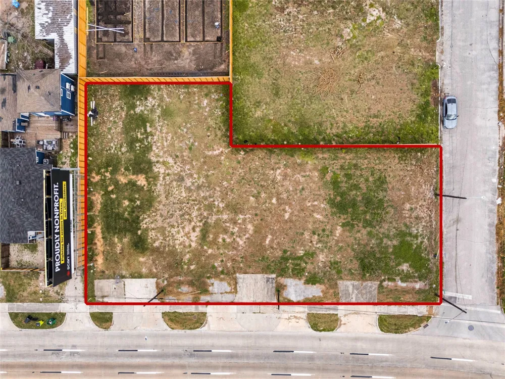 1025 Loop Houston, TX 77022