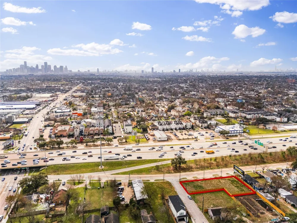 1025 Loop Houston, TX 77022