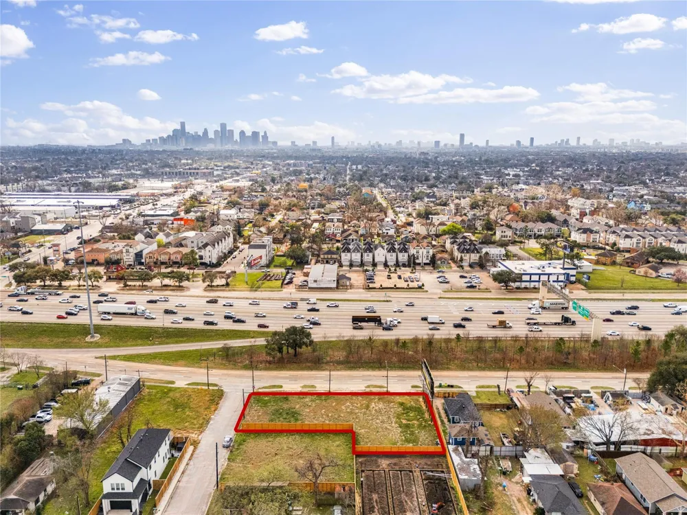 1025 Loop Houston, TX 77022