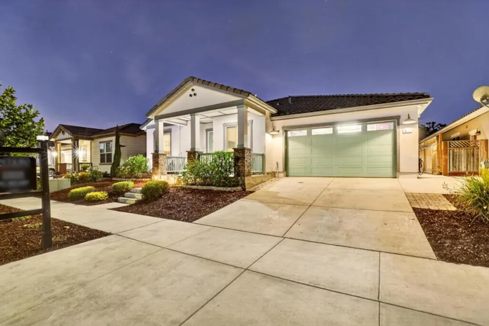 911 Trinity Drive Hollister, CA 95023