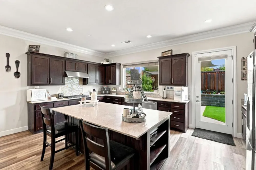 911 Trinity Drive Hollister, CA 95023