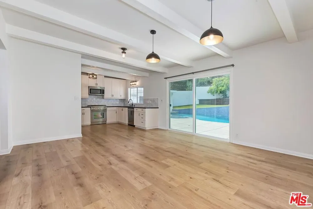 3493 Mandeville Canyon Road Los Angeles, CA 90049