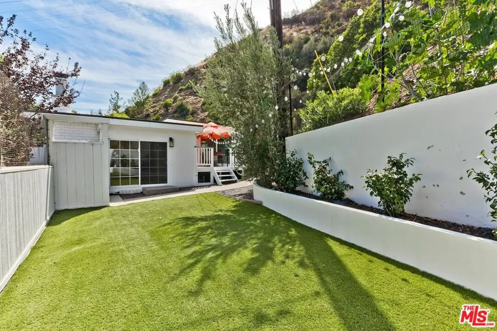 3493 Mandeville Canyon Road Los Angeles, CA 90049