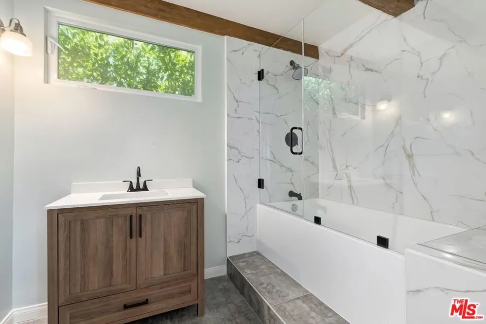 3493 Mandeville Canyon Road Los Angeles, CA 90049