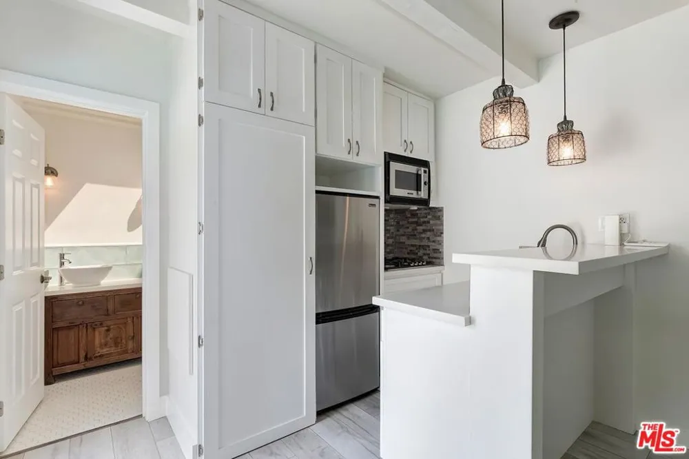 3493 Mandeville Canyon Road Los Angeles, CA 90049