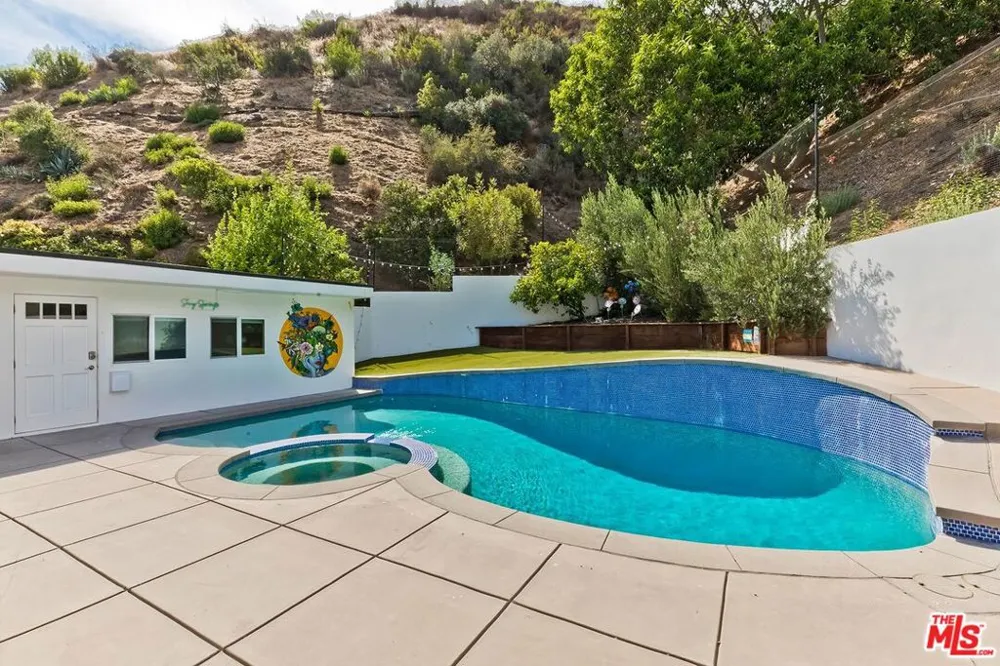 3493 Mandeville Canyon Road Los Angeles, CA 90049