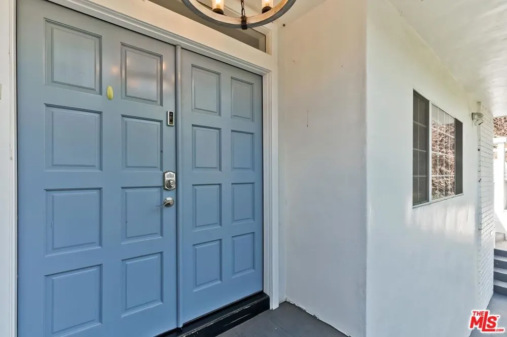 3493 Mandeville Canyon Road Los Angeles, CA 90049