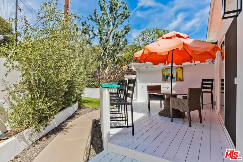 3493 Mandeville Canyon Road Los Angeles, CA 90049