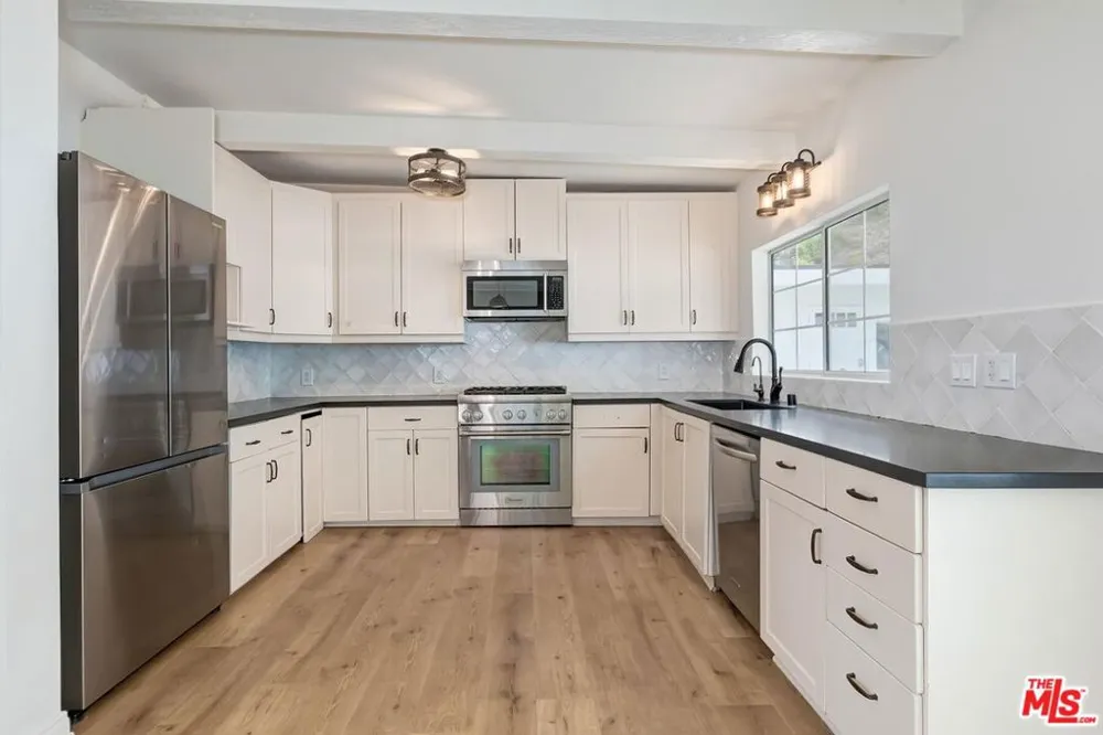 3493 Mandeville Canyon Road Los Angeles, CA 90049