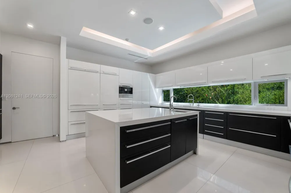 9407 E Broadview Dr Bay Harbor Islands, FL 33154