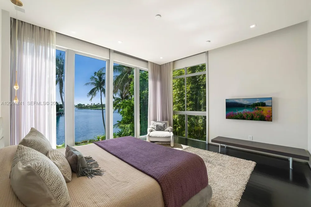 9407 E Broadview Dr Bay Harbor Islands, FL 33154