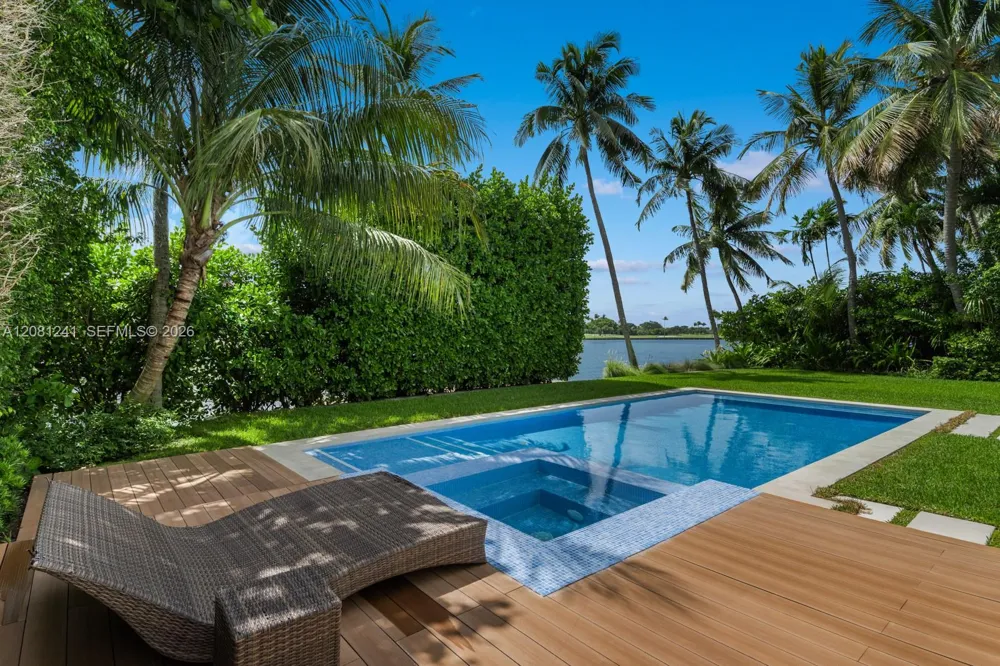 9407 E Broadview Dr Bay Harbor Islands, FL 33154