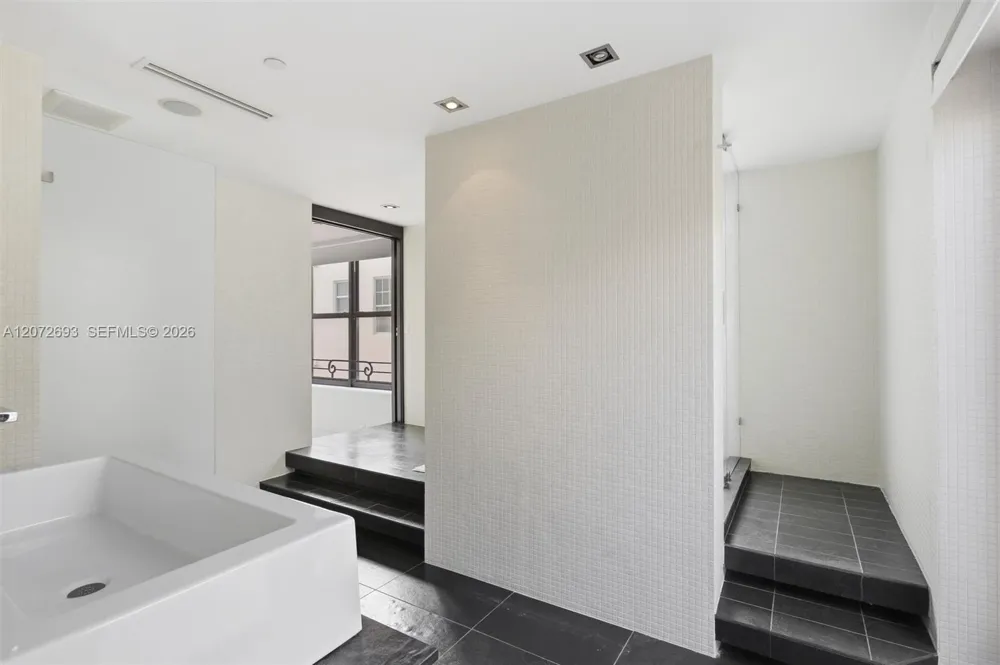 1330 Ocean Dr #3CA Miami Beach, FL 33139