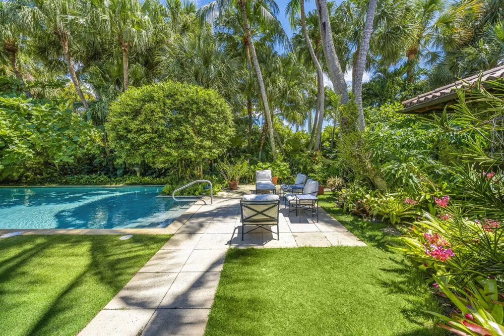 6 La Costa Way Palm Beach, FL 33480