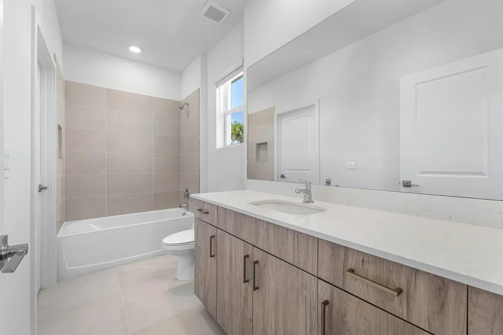 157 LAKESIDE LANDING COURT Royal Palm Beach, FL 33411