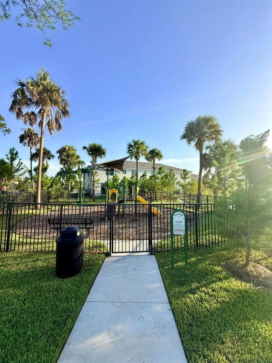 157 LAKESIDE LANDING COURT Royal Palm Beach, FL 33411